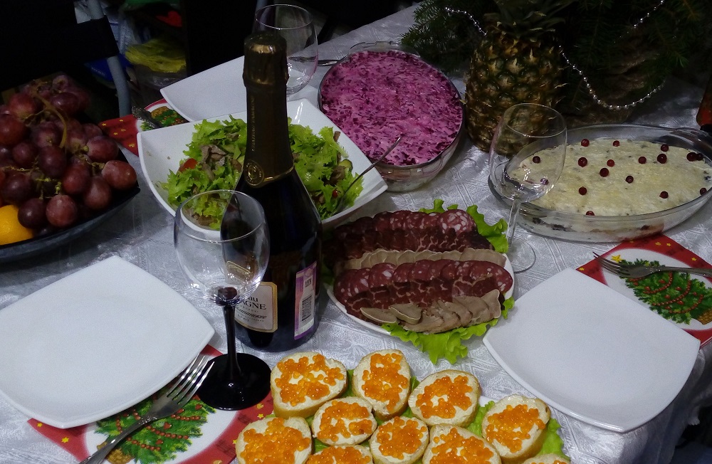 Эксперт рынка Анфиногенов раскрыл, чем закупаться к Новому году уже сейчас